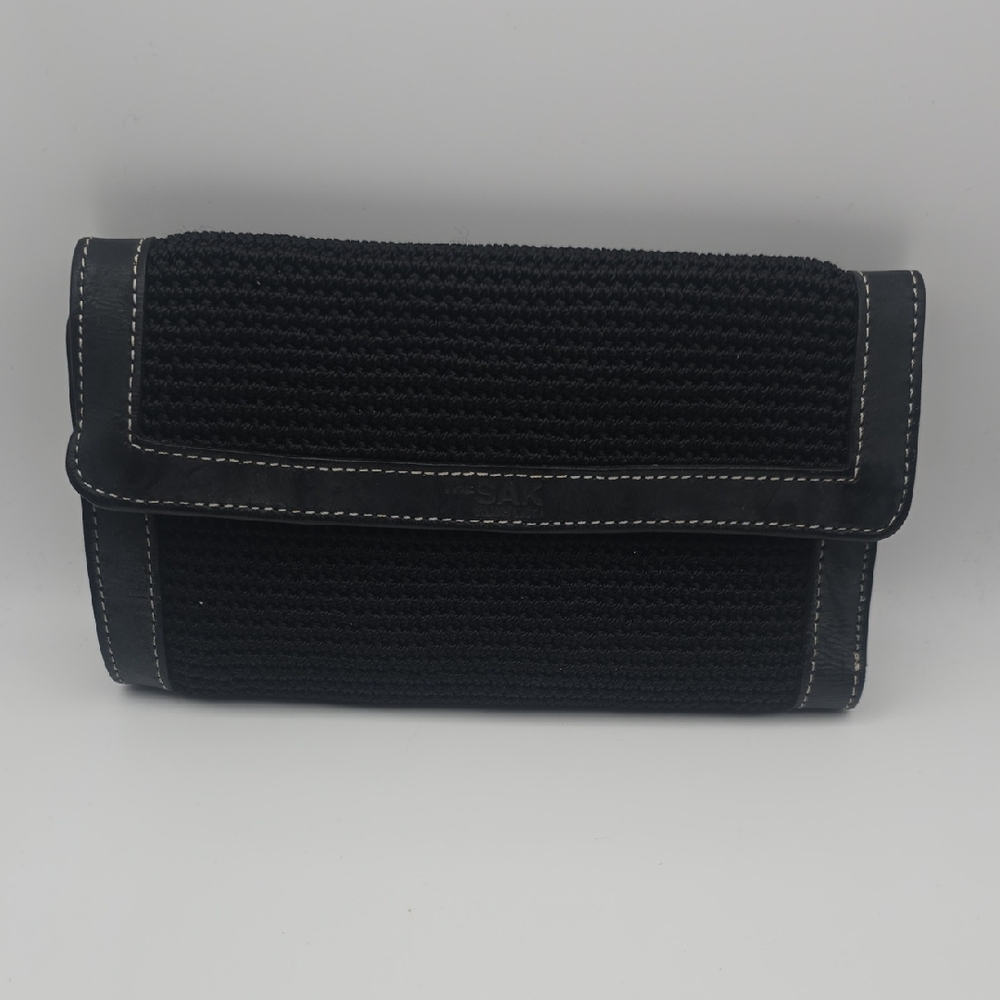 The SAK Black Woven Crochet Wallet W/ Silver Hardware (EUC)🖤🩶🖤